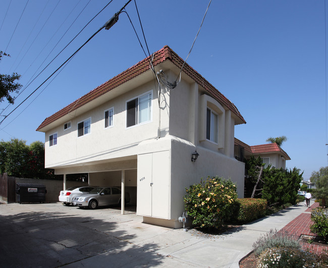 Villa Loraine Apartments in San Diego, CA - Building Photo - Building Photo