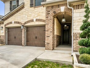 159 Kennicott Dr in Kyle, TX - Foto de edificio - Building Photo