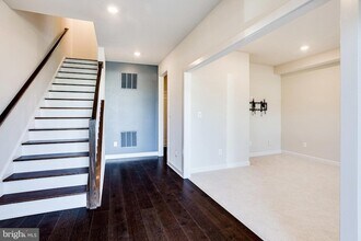 43469 Grandmoore St in Ashburn, VA - Foto de edificio - Building Photo