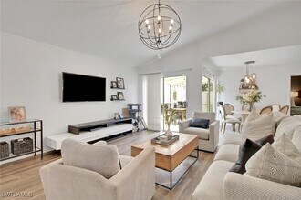 3342 Timberwood Cir in Naples, FL - Building Photo - Building Photo