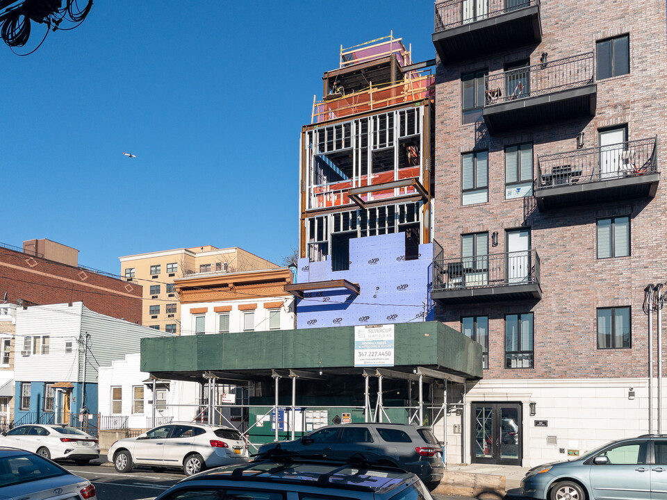 439 Lincoln Rd in Brooklyn, NY - Building Photo