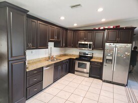 408 SE 16th St in Cape Coral, FL - Building Photo