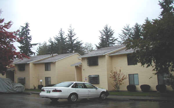 Sunset Meadows Condominiums in Portland, OR - Building Photo