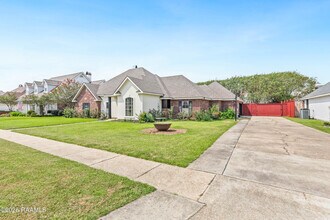 408 Gordon Crockett Dr in Lafayette, LA - Building Photo - Building Photo