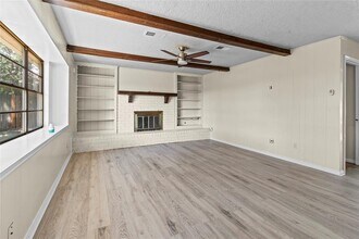 8203 Schaffer Ln in Houston, TX - Foto de edificio - Building Photo