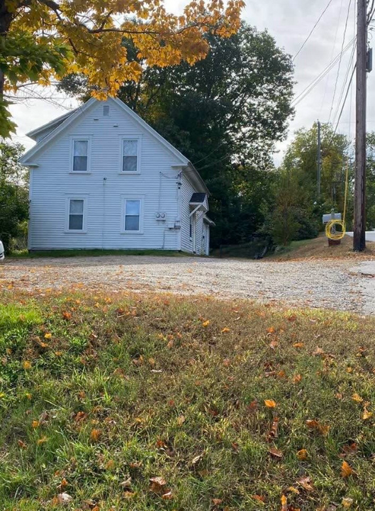 35 High St-Unit -Apt 1 in Bristol, NH - Building Photo