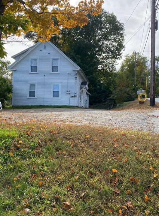 35 High St in Bristol, NH - Building Photo