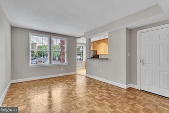 502 Bashford Ln-Unit -3213 in Alexandria, VA - Building Photo - Building Photo
