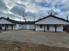 318 Mill St in Waupaca, WI - Building Photo