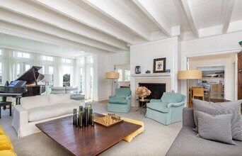 480 Captains Neck Ln in Southampton, NY - Building Photo - Building Photo