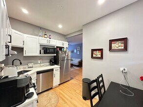 629 W Cornelia in Chicago, IL - Building Photo - Building Photo