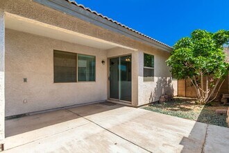 2241 E Heston Dr in Phoenix, AZ - Building Photo - Building Photo