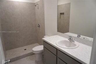 1533 NE 3rd Ave in Florida City, FL - Foto de edificio - Building Photo