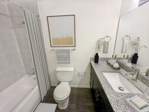 Sunrise Bluffs in Austin, TX - Foto de edificio - Building Photo