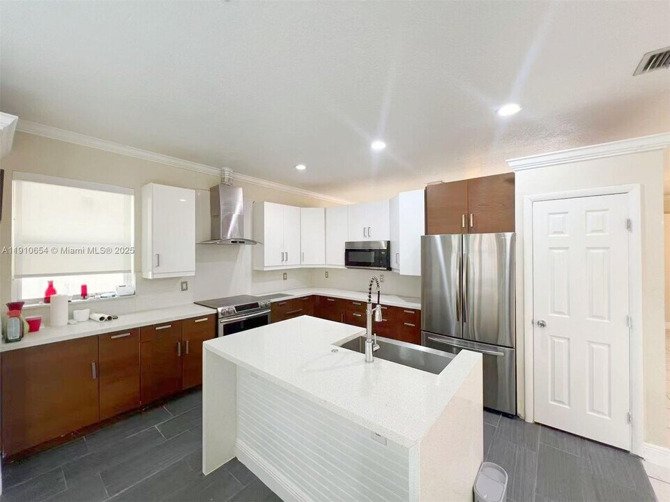 15868 NW 4th St in Deerfield Beach, FL - Building Photo