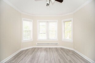 646 W Roscoe St in Chicago, IL - Building Photo