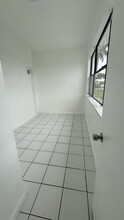 215 NE 2nd St in Hallandale Beach, FL - Building Photo - Building Photo