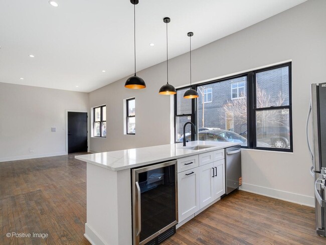 846 N Ashland Ave, Unit 1R in Chicago, IL - Building Photo - Building Photo
