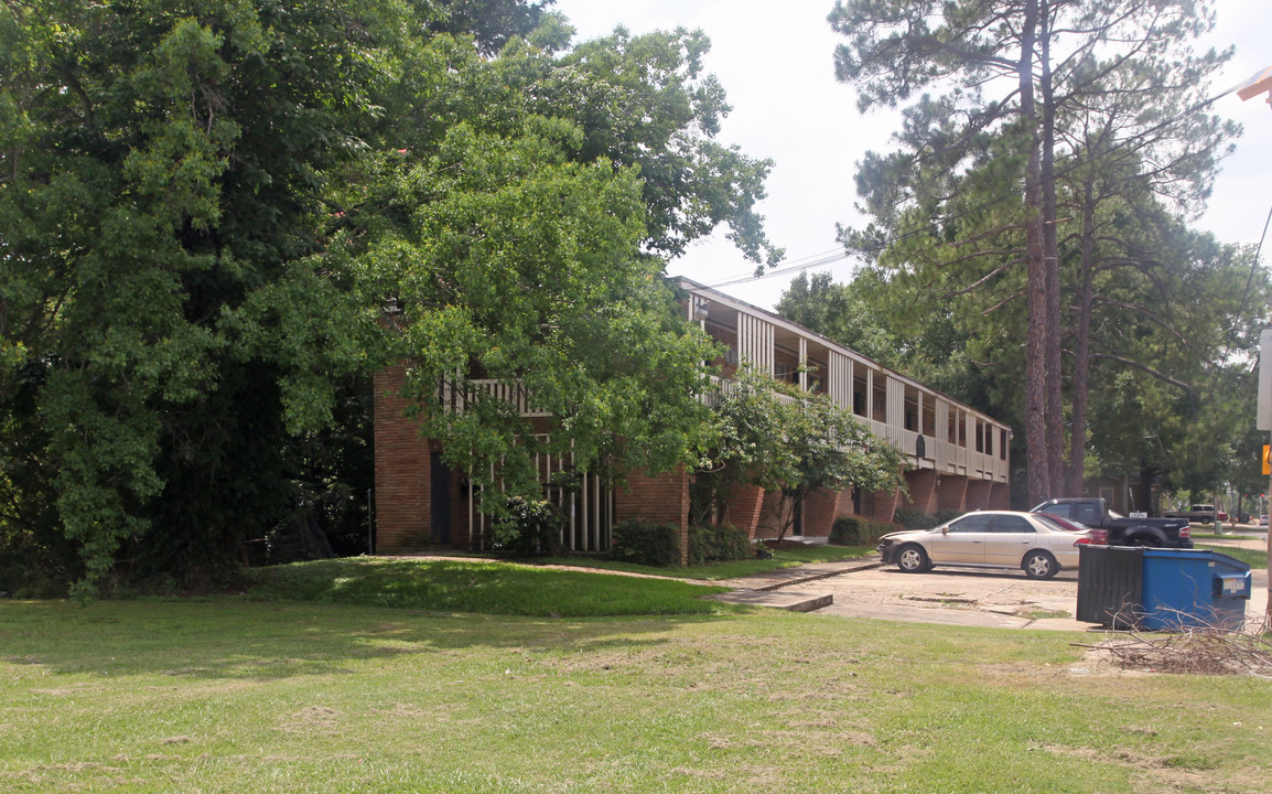 Park Studio Apartments in Baton Rouge, LA - Building Photo