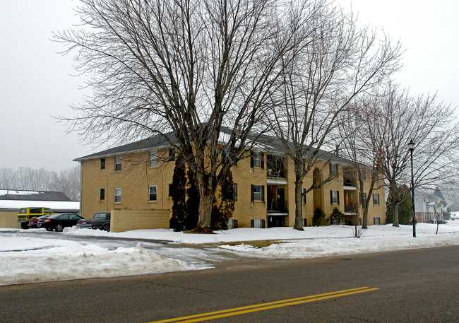 2453 Red Coach Dr in Springfield, OH - Foto de edificio - Building Photo