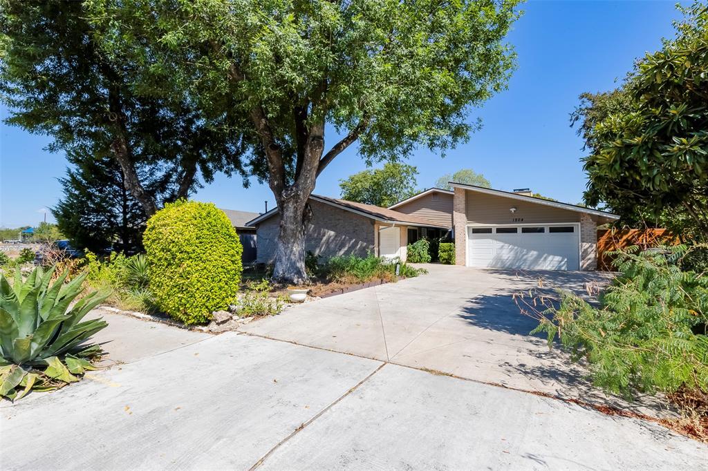 1204 Woodfield Dr in Austin, TX - Building Photo