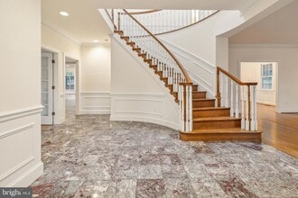 2527 Hunter Mill Rd in Oakton, VA - Building Photo - Building Photo