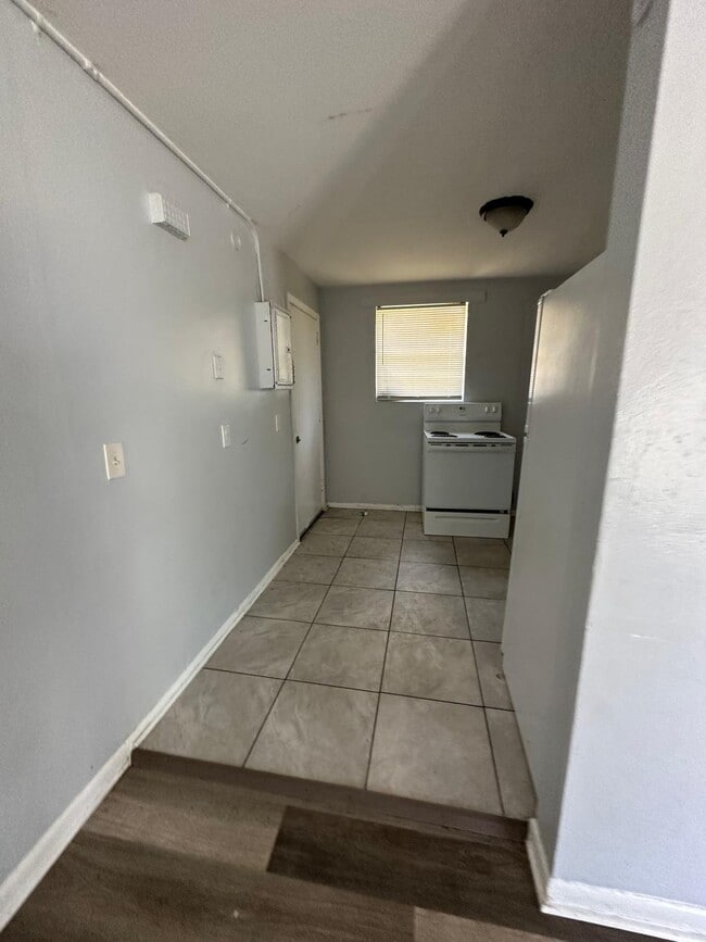 1305 W 6th St in Jacksonville, FL - Foto de edificio - Building Photo