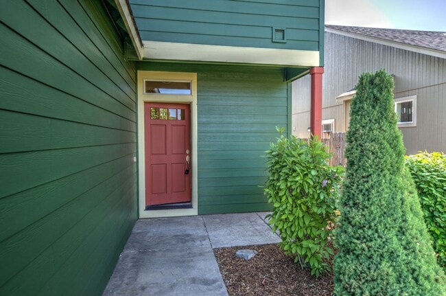63036 NE Amherst Pl in Bend, OR - Building Photo - Building Photo