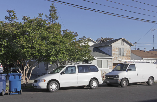 111 Laurel St in Redwood City, CA - Building Photo - Building Photo