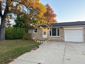 2230 Mahon Ct in Green Bay, WI - Building Photo