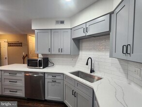 14363 Long Channel Dr in Germantown, MD - Building Photo - Building Photo