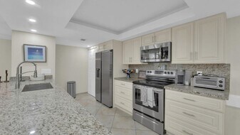 450 Egret Cir, Unit 450 Egret Circle 9207 in Delray Beach, FL - Building Photo