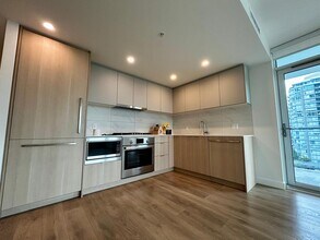 809 Alderson Ave in Coquitlam, BC - Building Photo - Building Photo