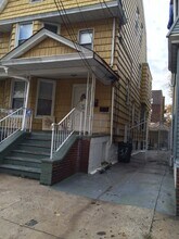 37 Gautier Ave, Unit #2 in Jersey City, NJ - Foto de edificio - Building Photo