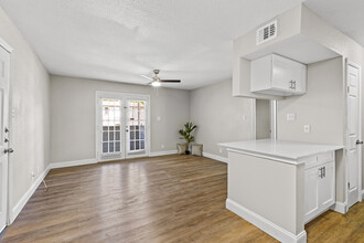 The Paxton Apartments in Dallas, TX - Building Photo - Interior Photo