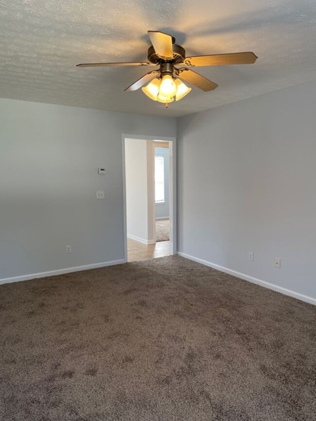 111 Croghan Way in Vine Grove, KY - Building Photo - Building Photo