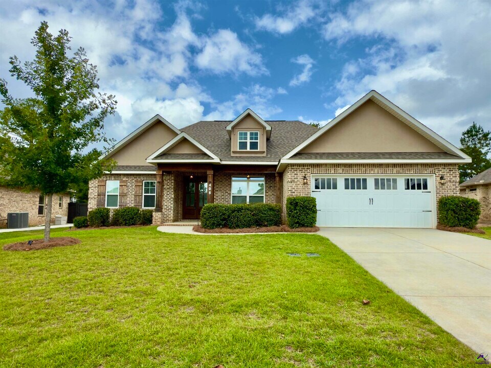 408 Hawk's Nest Dr in Kathleen, GA - Building Photo