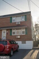 708 Carmen Dr in Norristown, PA - Building Photo