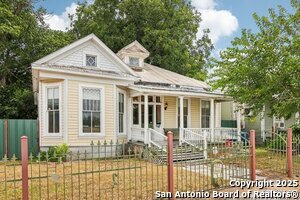 109 Paso Hondo St in San Antonio, TX - Building Photo - Building Photo