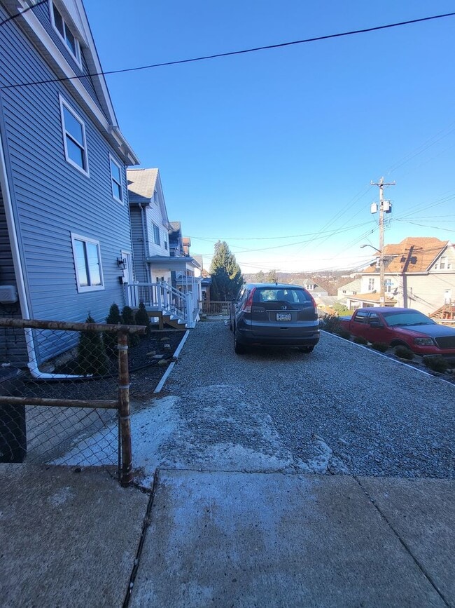 11 Maytide St in Pittsburgh, PA - Building Photo - Building Photo