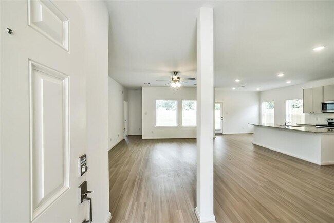 11615 Moltere Dr in Houston, TX - Foto de edificio - Building Photo