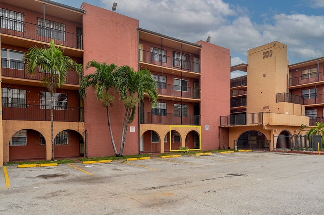 6620 W 2nd Ct, Unit 104 in Hialeah, FL - Building Photo - Building Photo