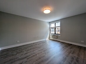 503 W Barry Ave, Unit 521 in Chicago, IL - Building Photo - Building Photo