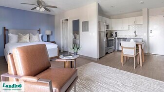 2305 Aaron St, Unit 314 in Port Charlotte, FL - Building Photo