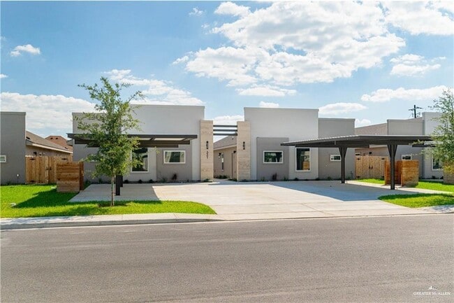 15 Duke Ave in McAllen, TX - Building Photo - Building Photo