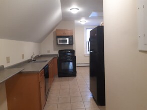 535 3rd Ave in West Haven, CT - Building Photo - Building Photo