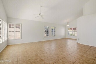 9012 E Sutton Dr in Scottsdale, AZ - Building Photo - Building Photo