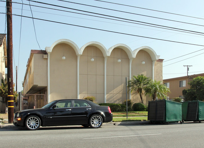 8111 Stewart and Gray Rd in Downey, CA - Foto de edificio - Building Photo