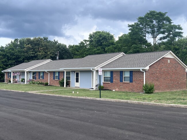 Irish Apartments in Mcewen, TN - Building Photo - Building Photo