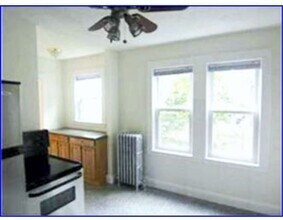 6 Oxford Ave in Belmont, MA - Building Photo - Building Photo